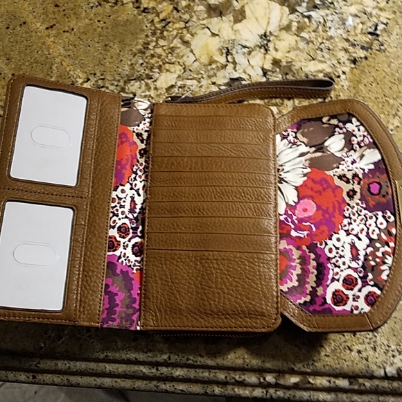 NWOT Vera Bradley Leather Ultimate Wristlet - Picture 3 of 5